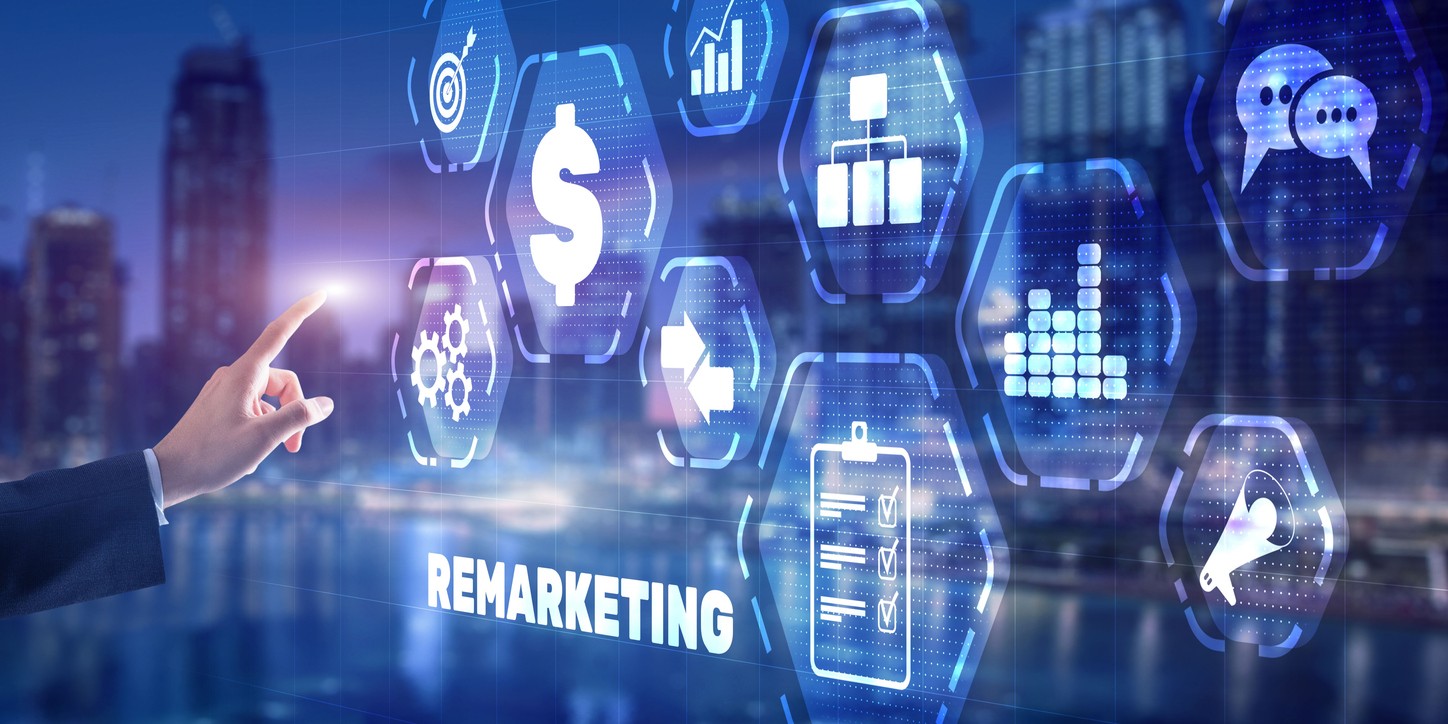 Digital marketing interface showing icons and text benefits of remarketing for targeting past website visitors.